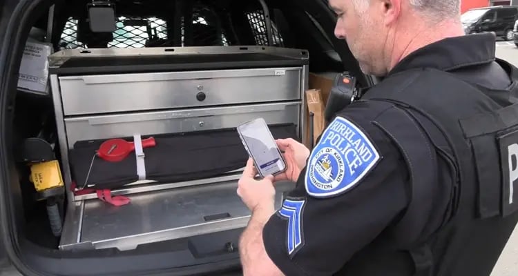 Kirkland-PD-Zonar-EVIR-patrol-car-inspection