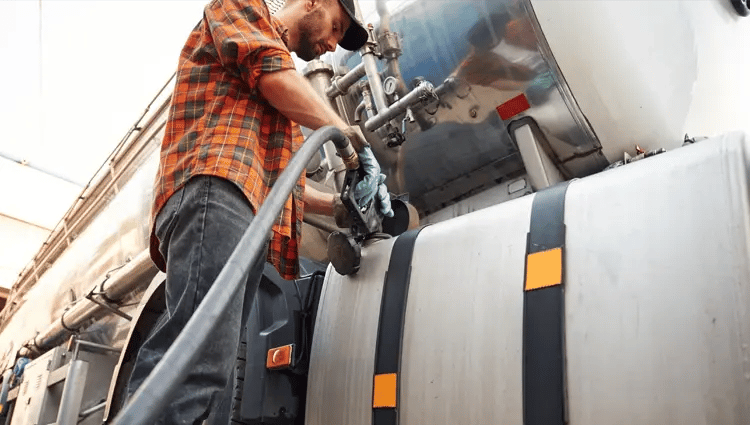 fueling-up-truck