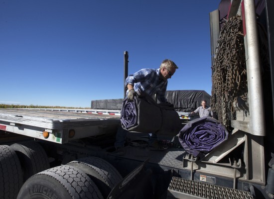 SmootBros_Manloadingtarp-550x400